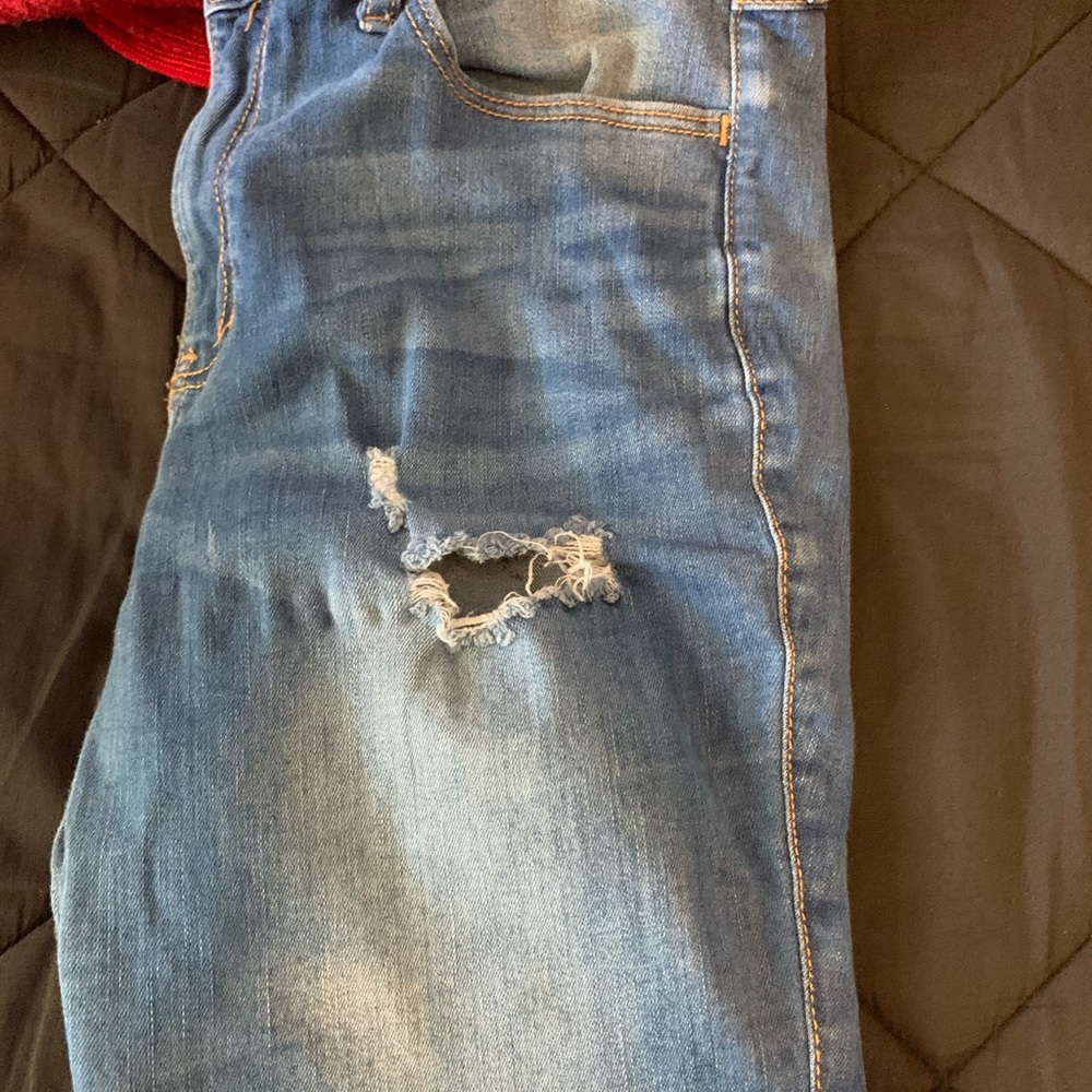 Hollister High Rise supper skinny ripped jeans - Picture 6 of 6